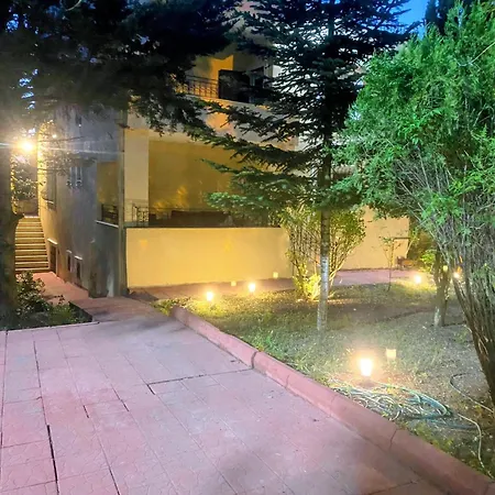Nature Gate Airport Hostel *